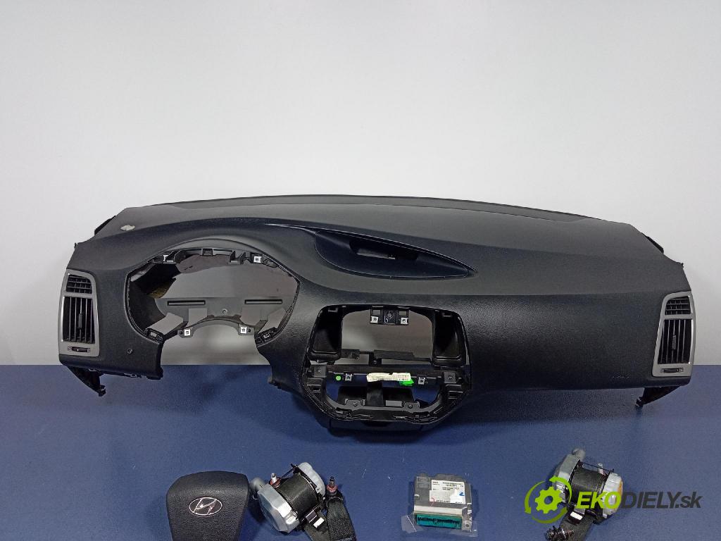 Hyundai I20 2014 kokpit,pristrojová doska