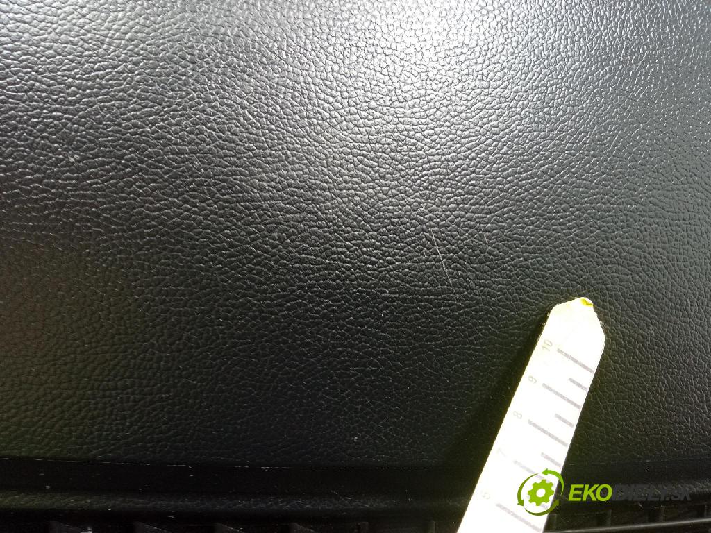 Hyundai I20 2014 kokpit,pristrojová doska