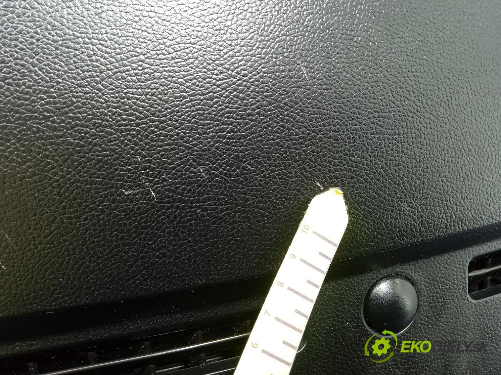 Hyundai I20 2014 kokpit,pristrojová doska