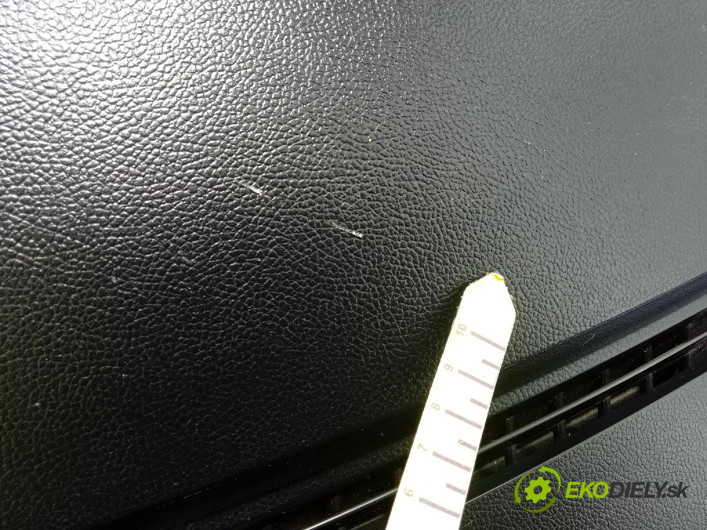 Hyundai I20 2014 kokpit,pristrojová doska 