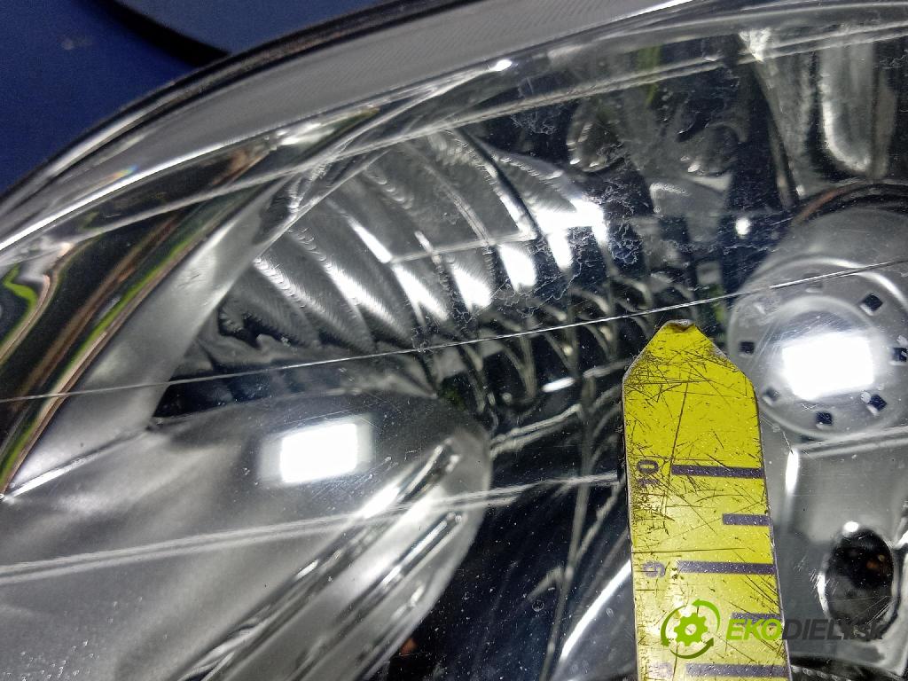 Volkswagen Fox 1.2 2006 Reflektor: Vľavo: