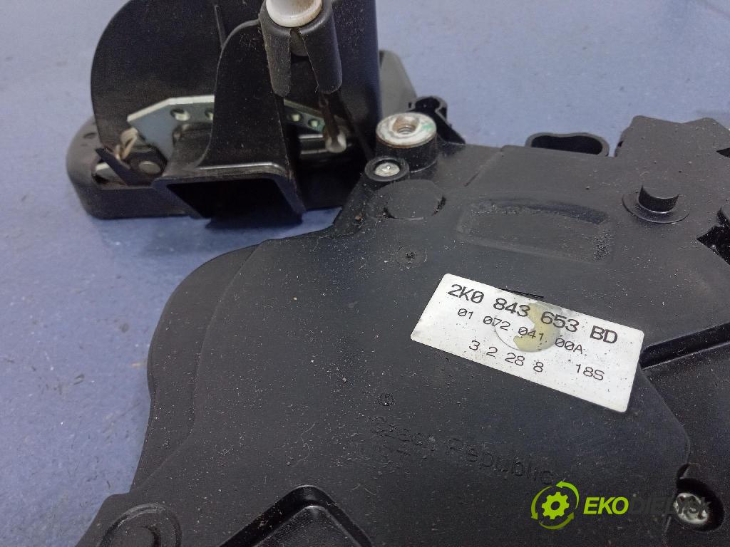 Volkswagen Caddy life 2008 zámok dvere zad Vľavo: 2K0843653BD