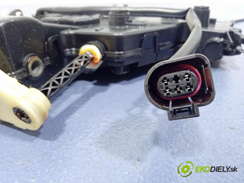 Volkswagen Caddy life 2008 zámok dvere zad Vľavo: 2K0843653BD