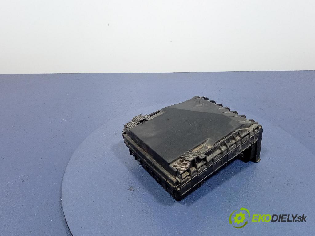 Volkswagen Caddy life 2008 skrinka Poistky: 1K0937800BG