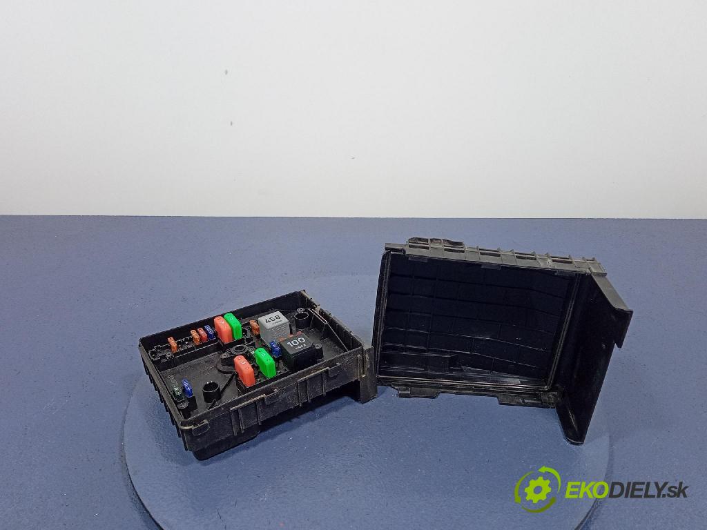 Volkswagen Caddy life 2008 skrinka Poistky: 1K0937800BG