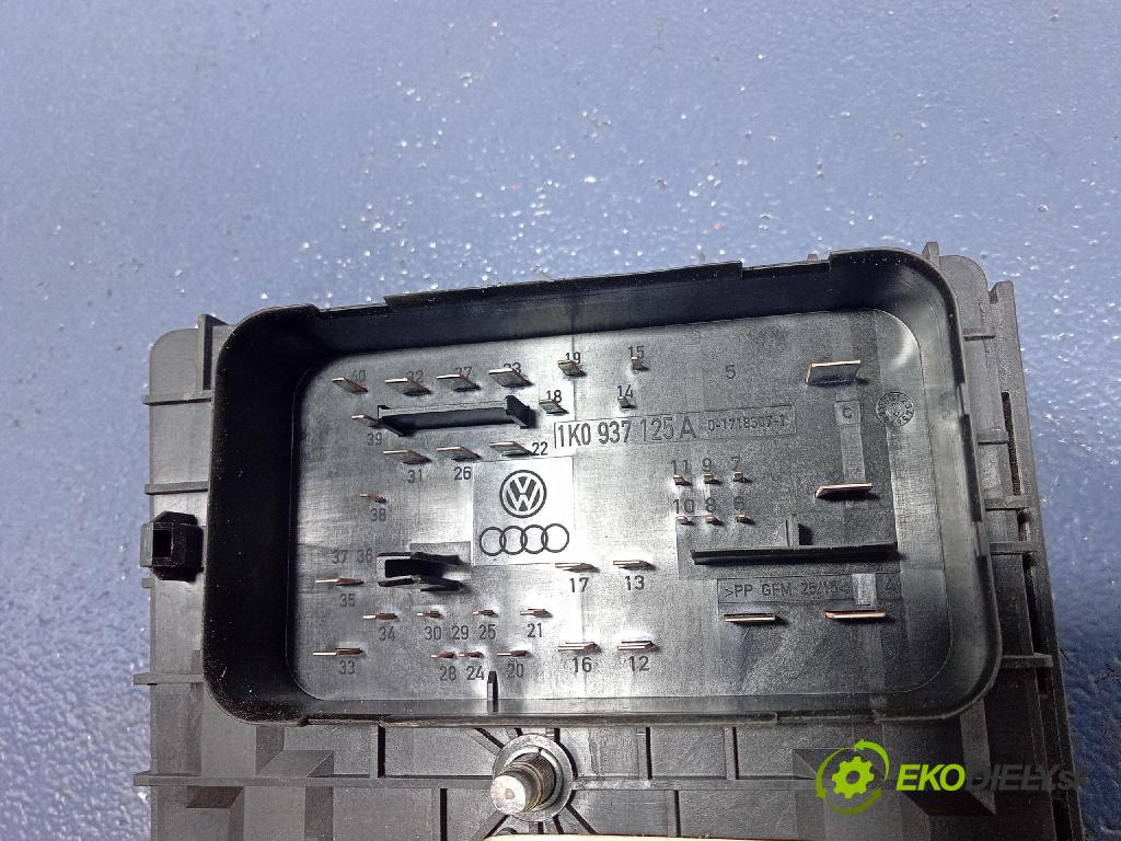 Volkswagen Caddy life 2008 skrinka Poistky: 1K0937800BG