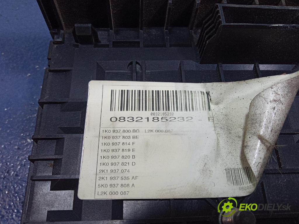 Volkswagen Caddy life 2008 skrinka Poistky: 1K0937800BG