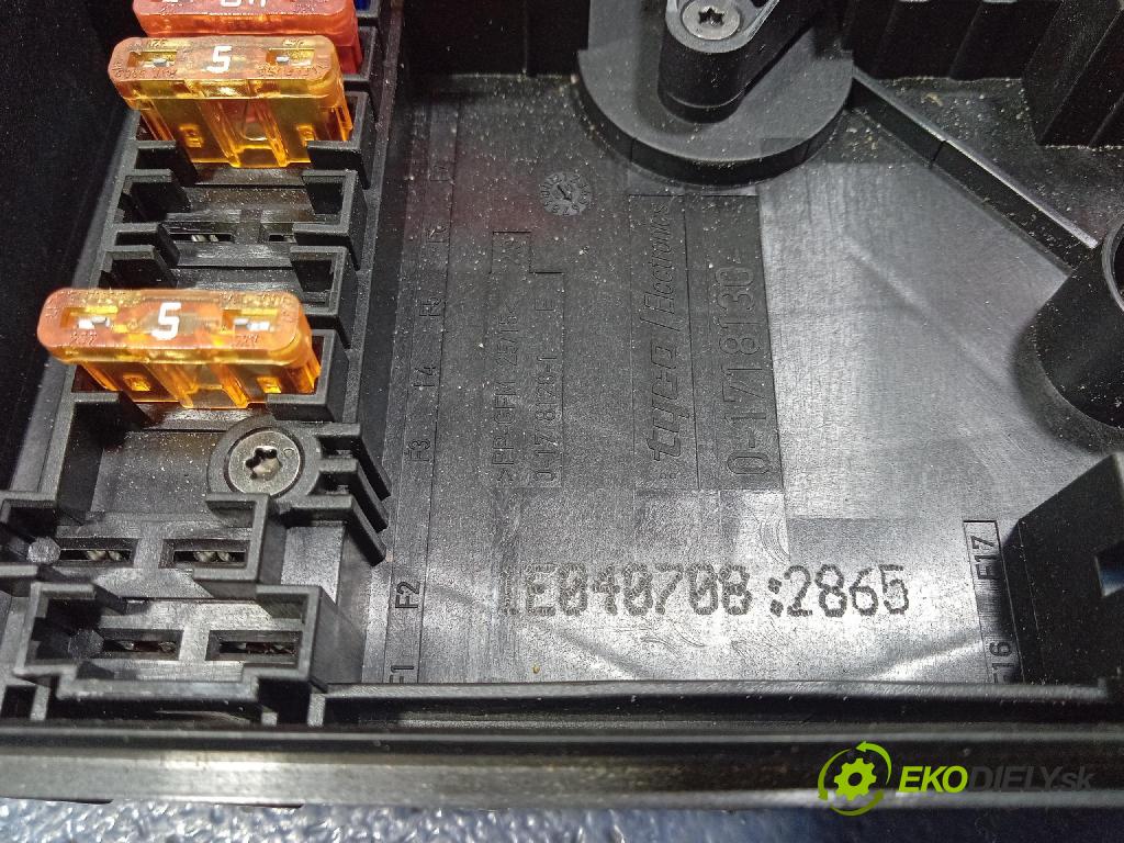 Volkswagen Caddy life 2008 skrinka Poistky: 1K0937800BG