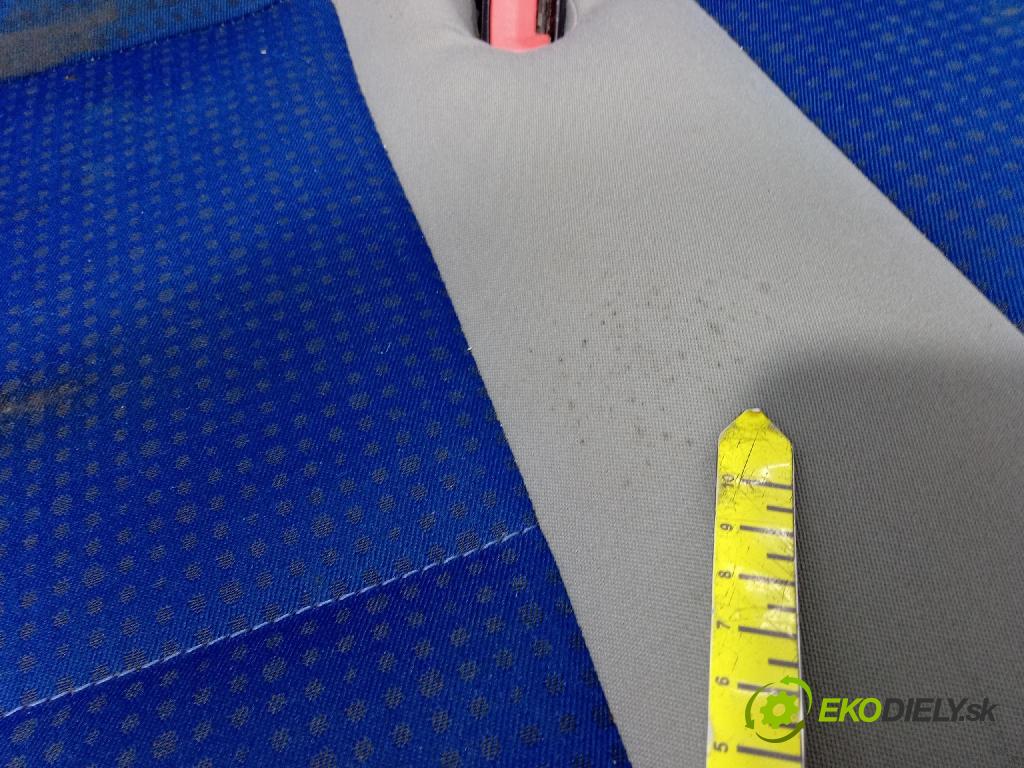 Volkswagen Caddy life 2008 Sedačka zadný 01