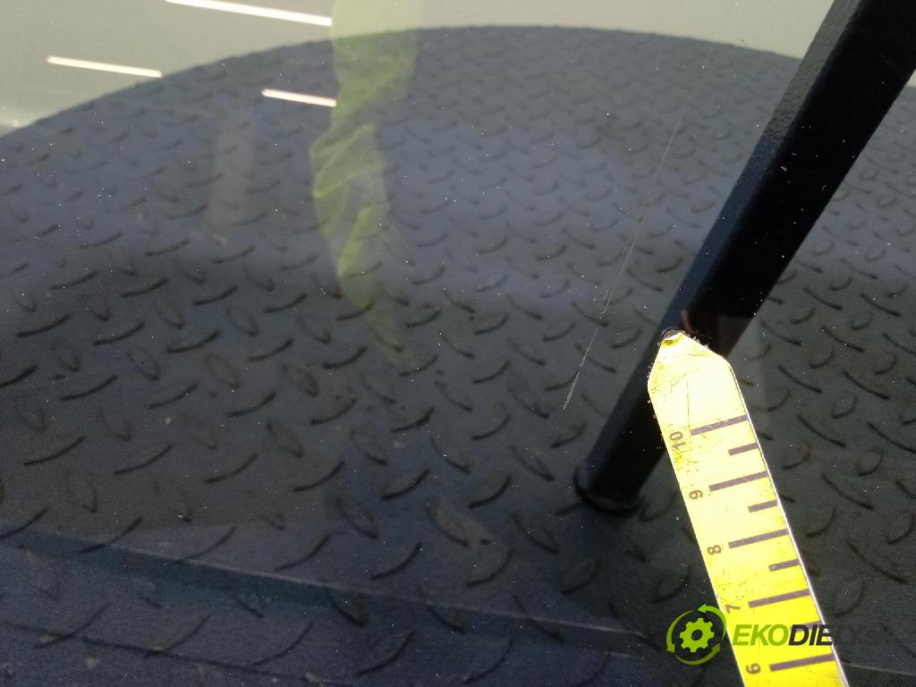 Volkswagen Caddy life 2008 sklo Karoséria: zad 01