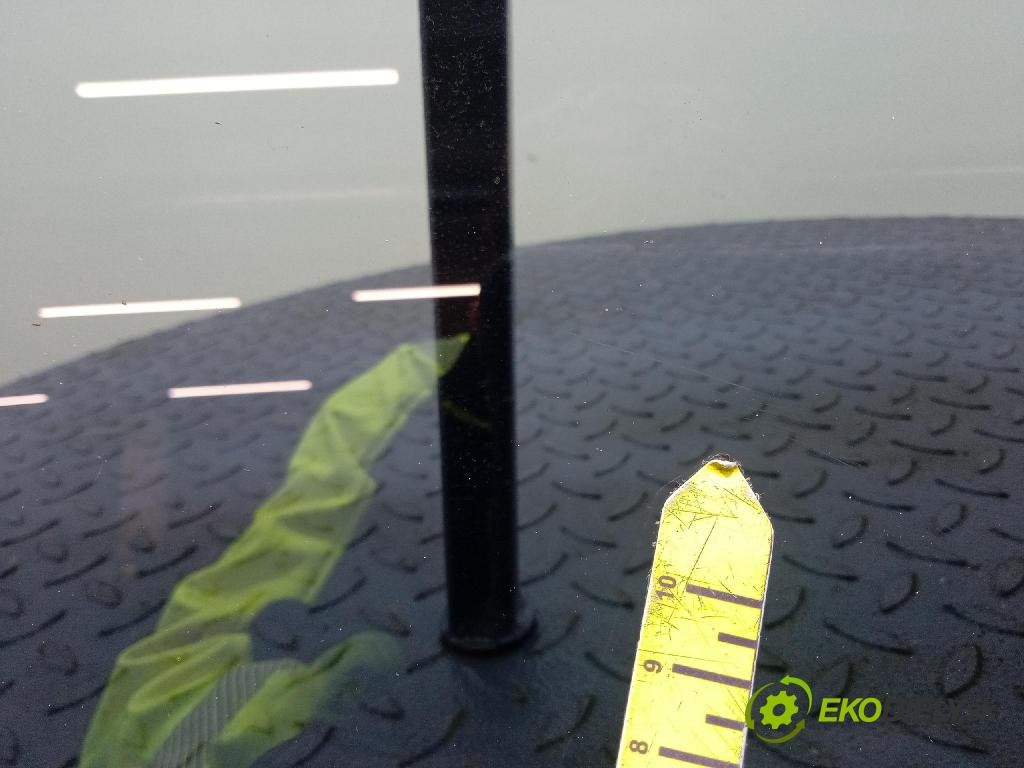 Volkswagen Caddy life 2008 sklo Karoséria: zad 01