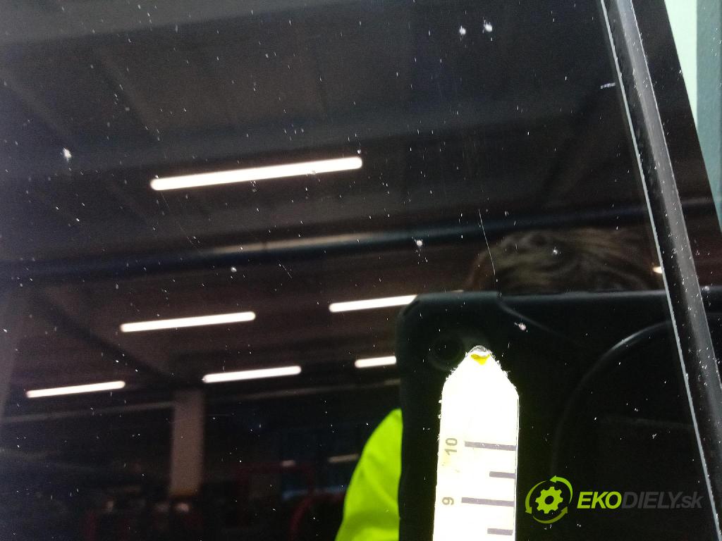 Volkswagen Caddy life 2008 sklo dvere zad Prava: 01