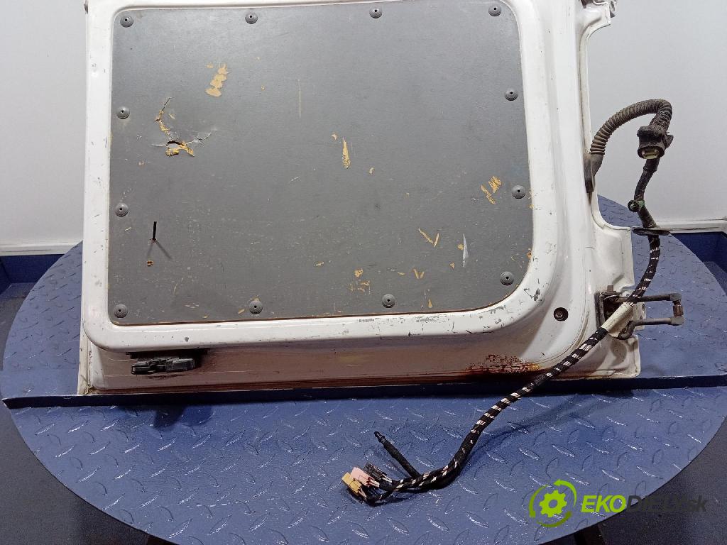 Volkswagen Caddy life 2008 dvere zad Vľavo: 01