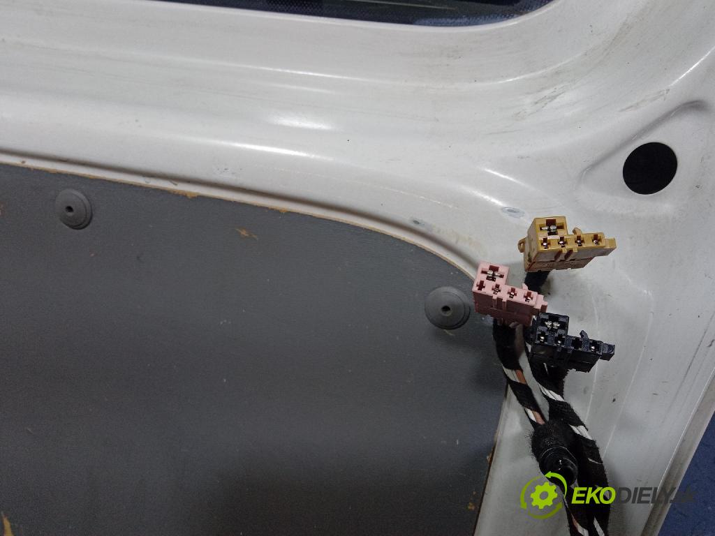 Volkswagen Caddy life 2008 dvere zad Vľavo: 01