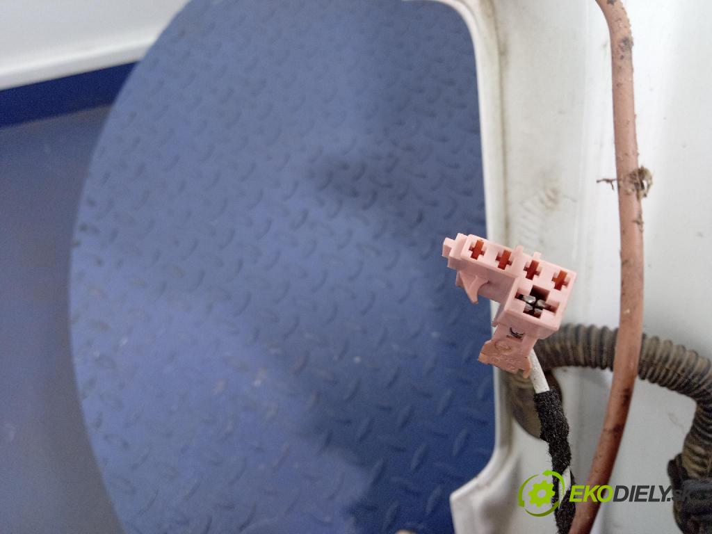 Volkswagen Caddy life 2008 dvere zad pravé 01