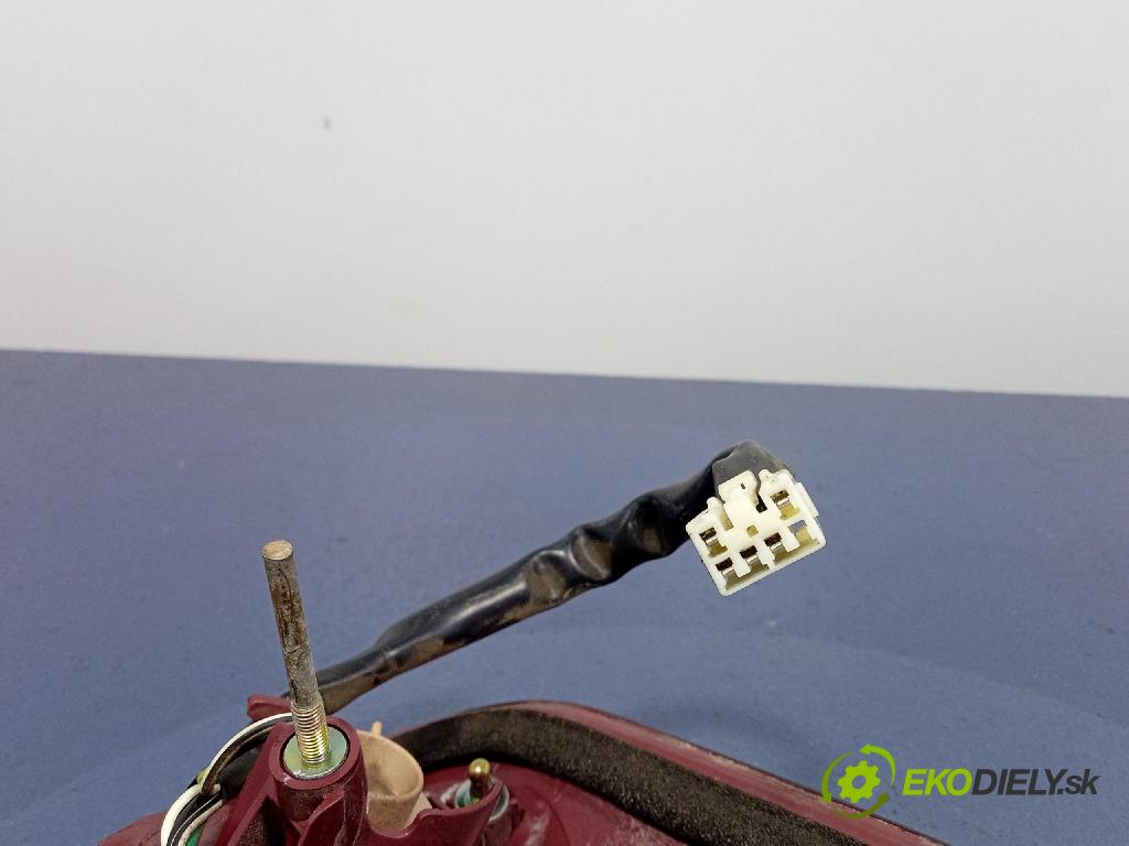 Toyota Rav4 2004 svetlo / reflektor zad Prava: Vonkajsia: 42-32