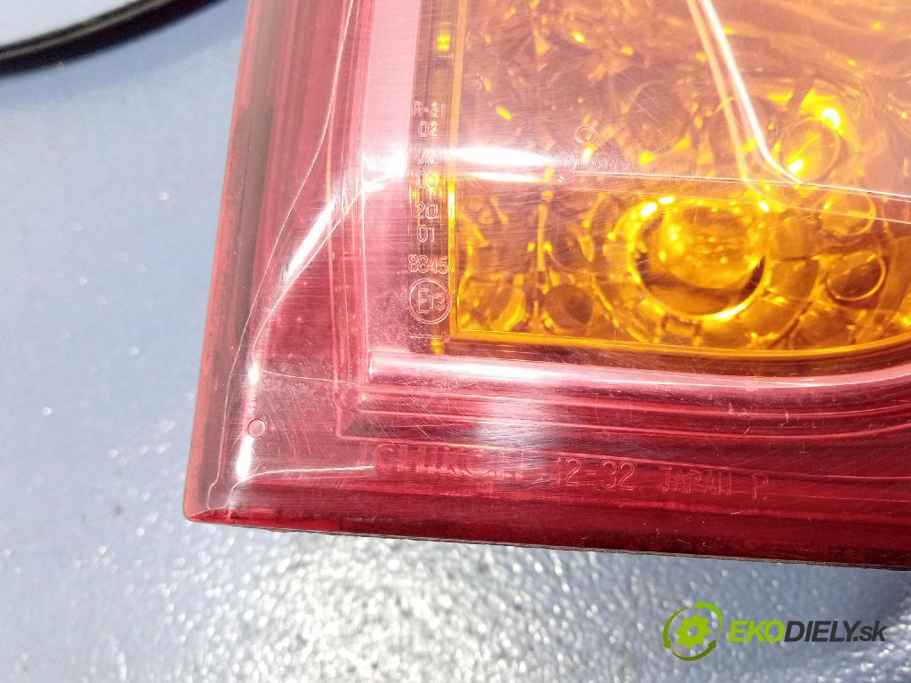 Toyota Rav4 2004 svetlo / reflektor zad Prava: Vonkajsia: 42-32