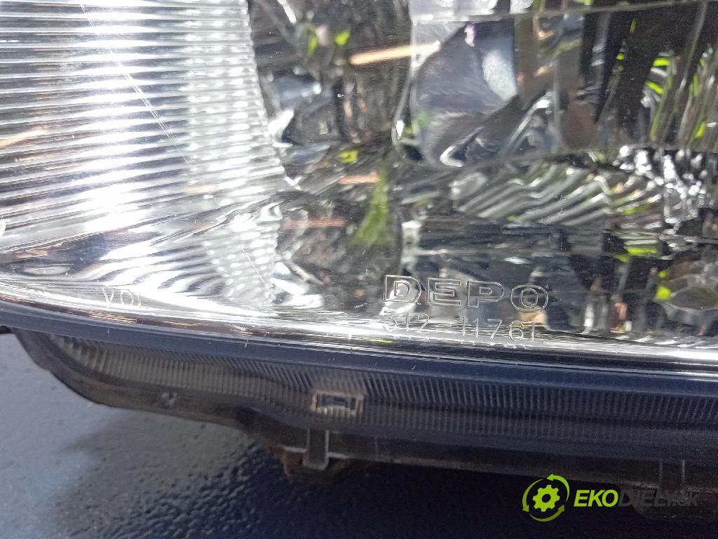Toyota Rav4 2004 Reflektor: Vľavo: 212-11F6L