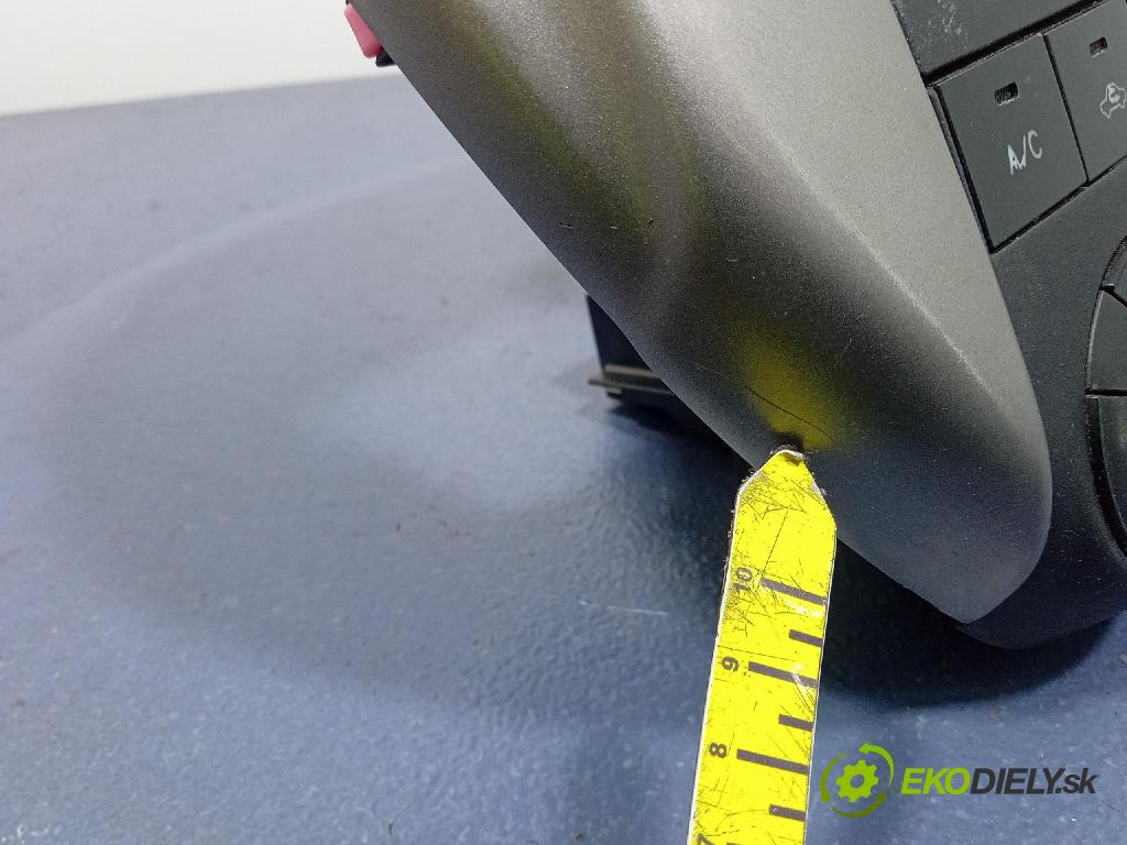 Toyota Rav4 2004 prepínač Klimatizácia: Prúd vzduchu: 88650-42170