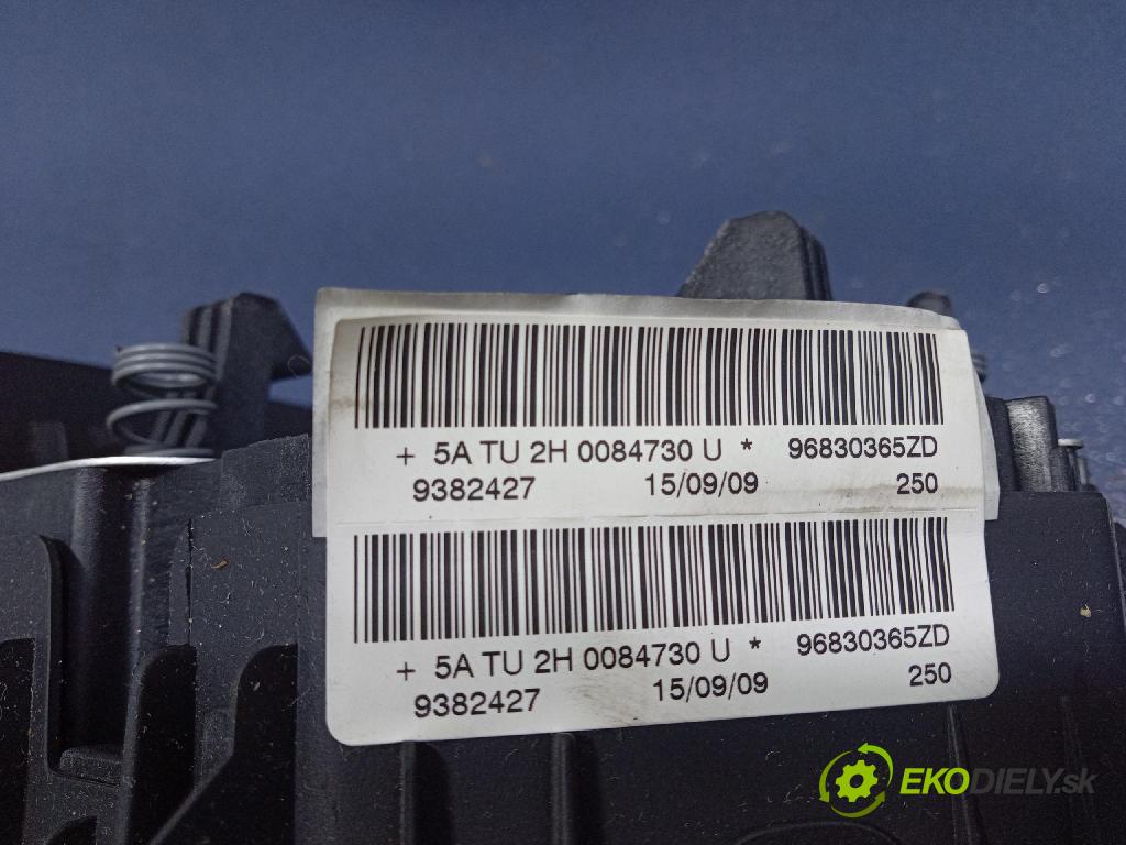 Citroen C3 picasso 2009 volant 96830437