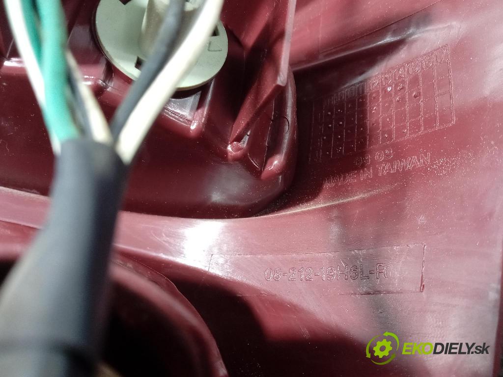 Toyota Rav4 2004 svetlo / reflektor zad ľavá Vonkajsia: 212-19H6L