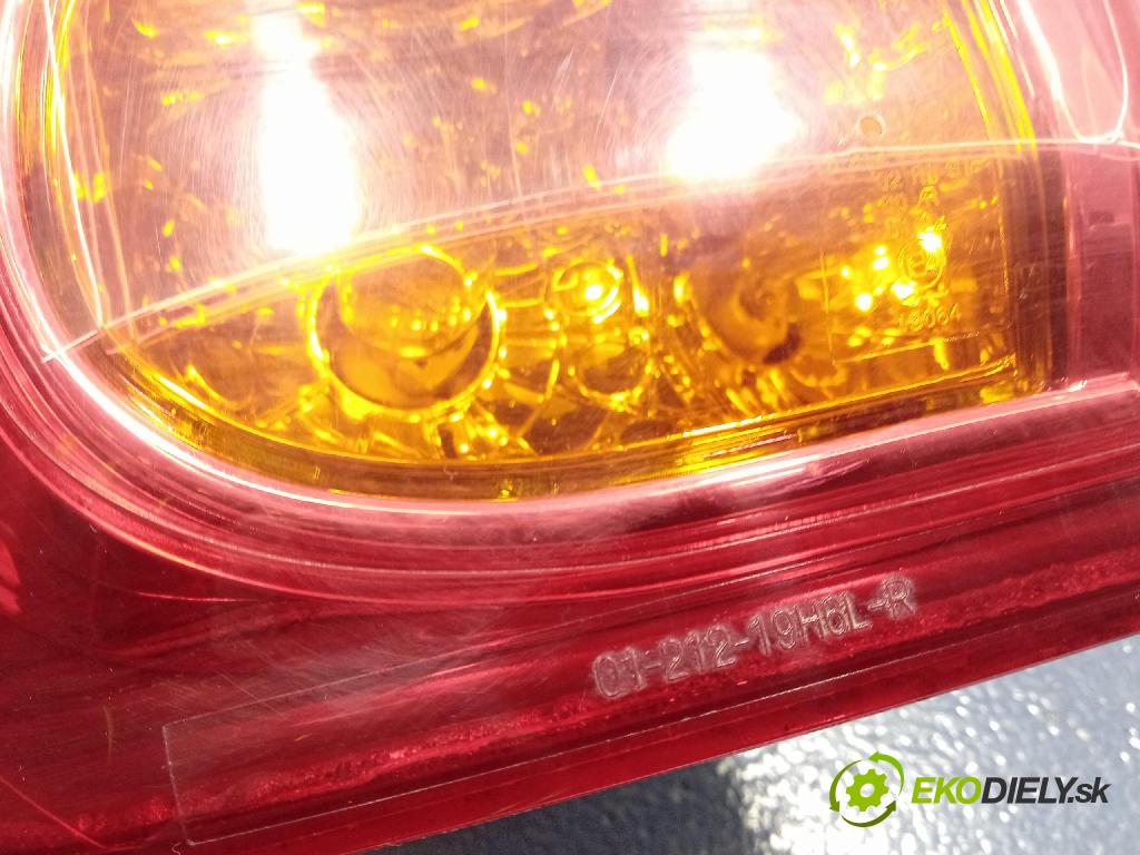 Toyota Rav4 2004 svetlo / reflektor zad ľavá Vonkajsia: 212-19H6L