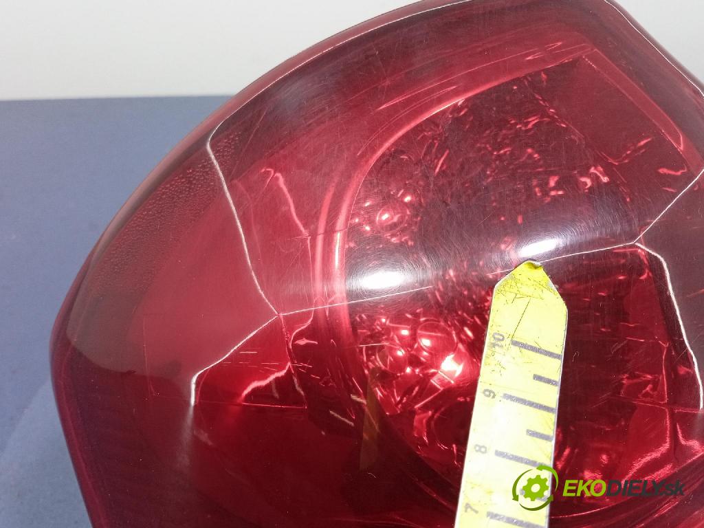 Toyota Rav4 2004 svetlo / reflektor zad ľavá Vonkajsia: 212-19H6L