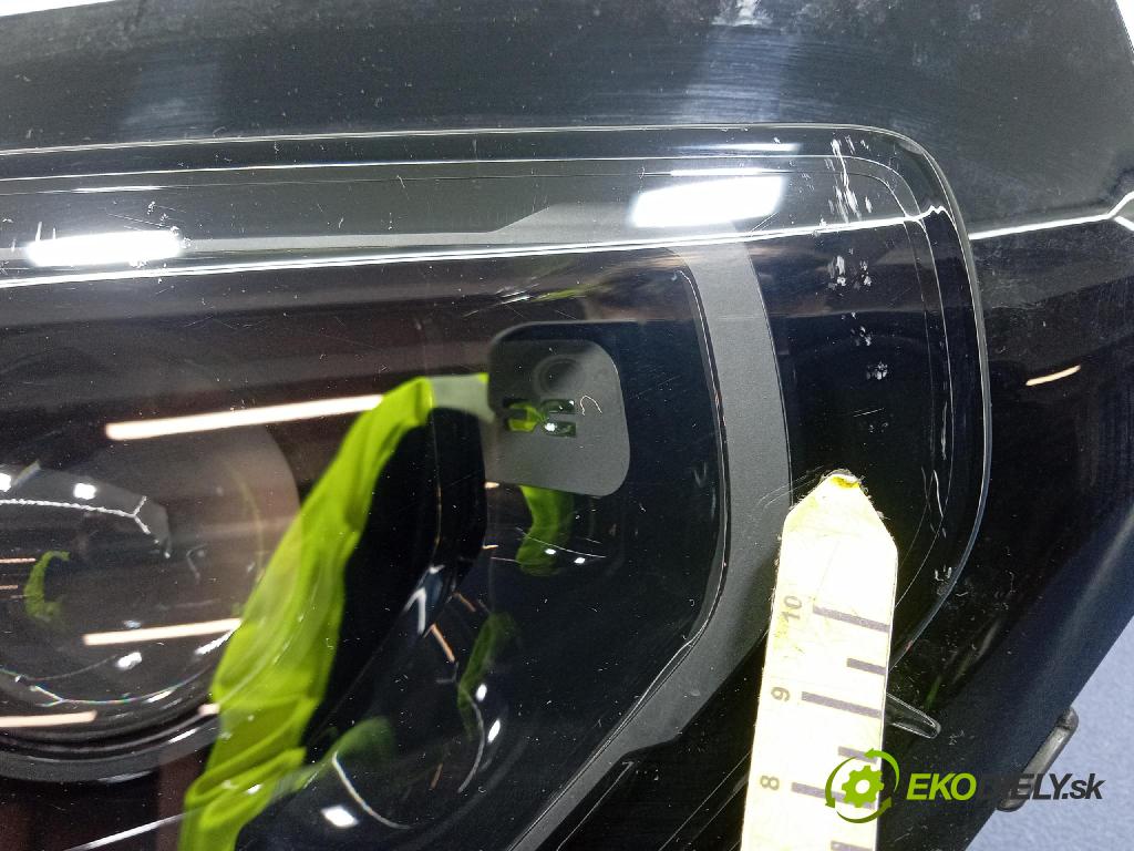 Dacia Spring 0 Reflektor: v pravo:
