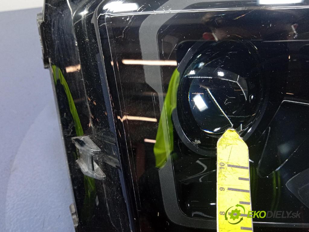 Dacia Spring 0 Reflektor: v pravo: