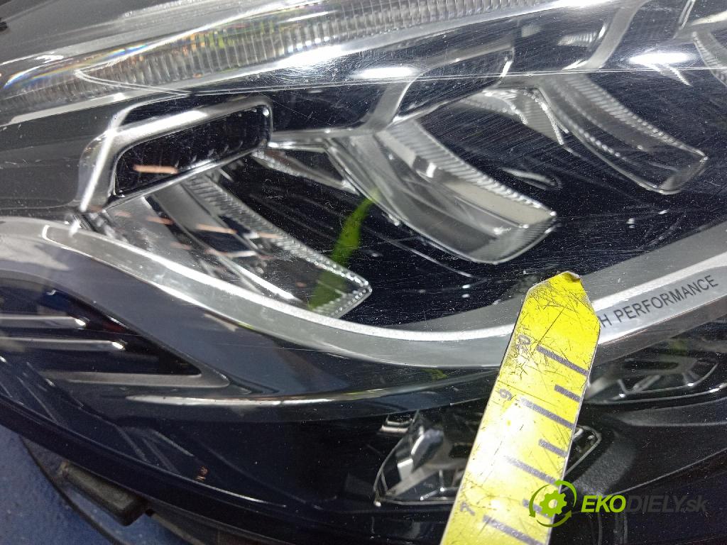 Mercedes C-klasa 0 Reflektor: v pravo: