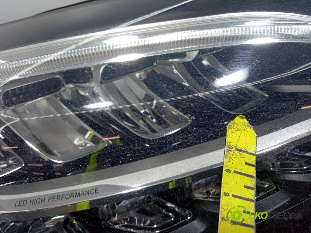 Mercedes C-klasa 0 Reflektor: v pravo: