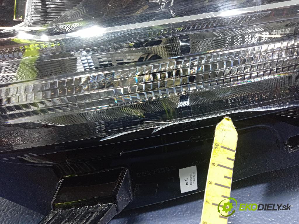 Toyota Proace city 0 Reflektor: Vľavo:
