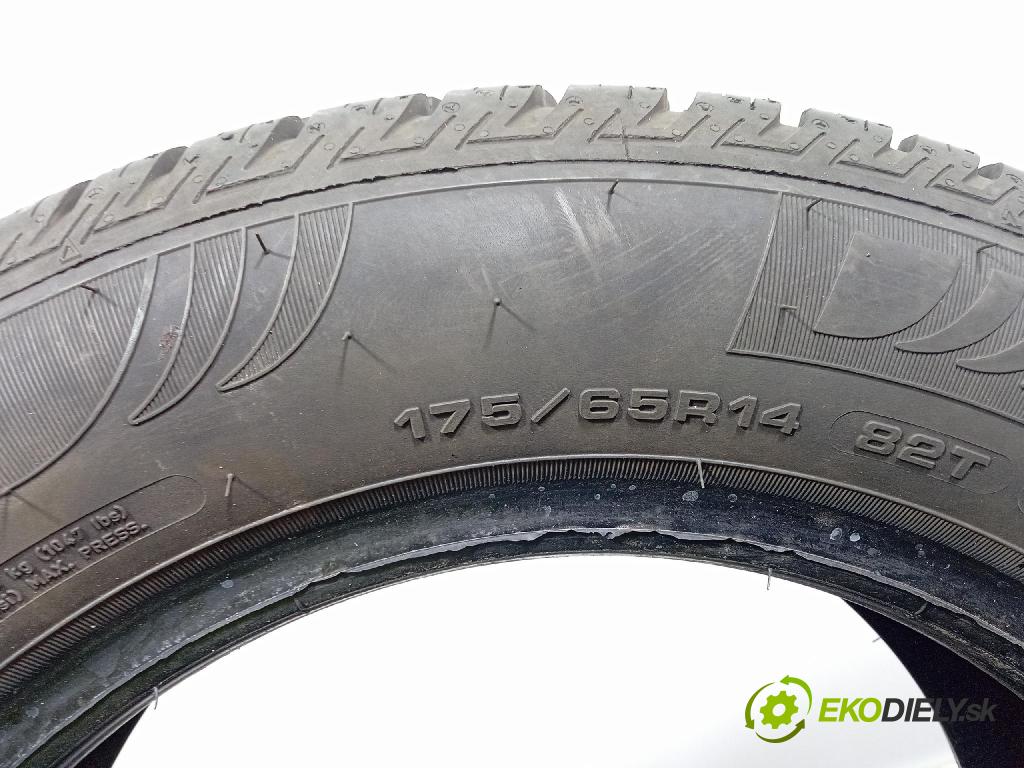 Toyota Yaris 2003 pneumatika Multi-sezóna: 5452000586889