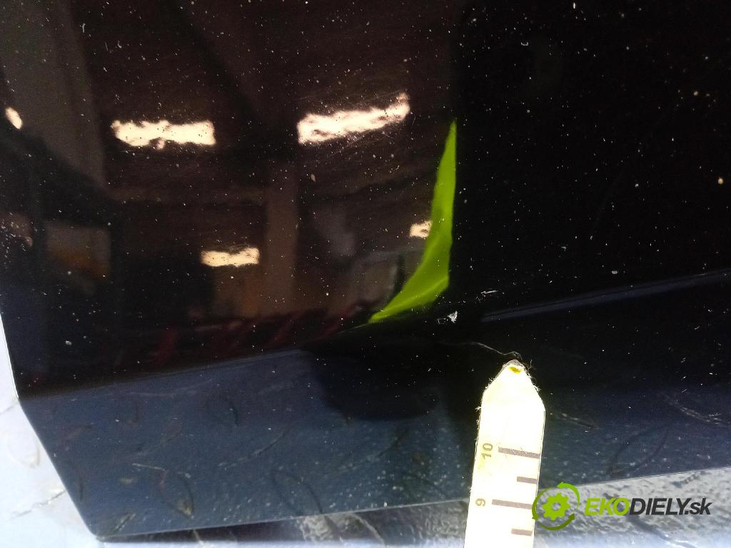 Bmw Seria 1 2009 blatník Predné v pravo: 01