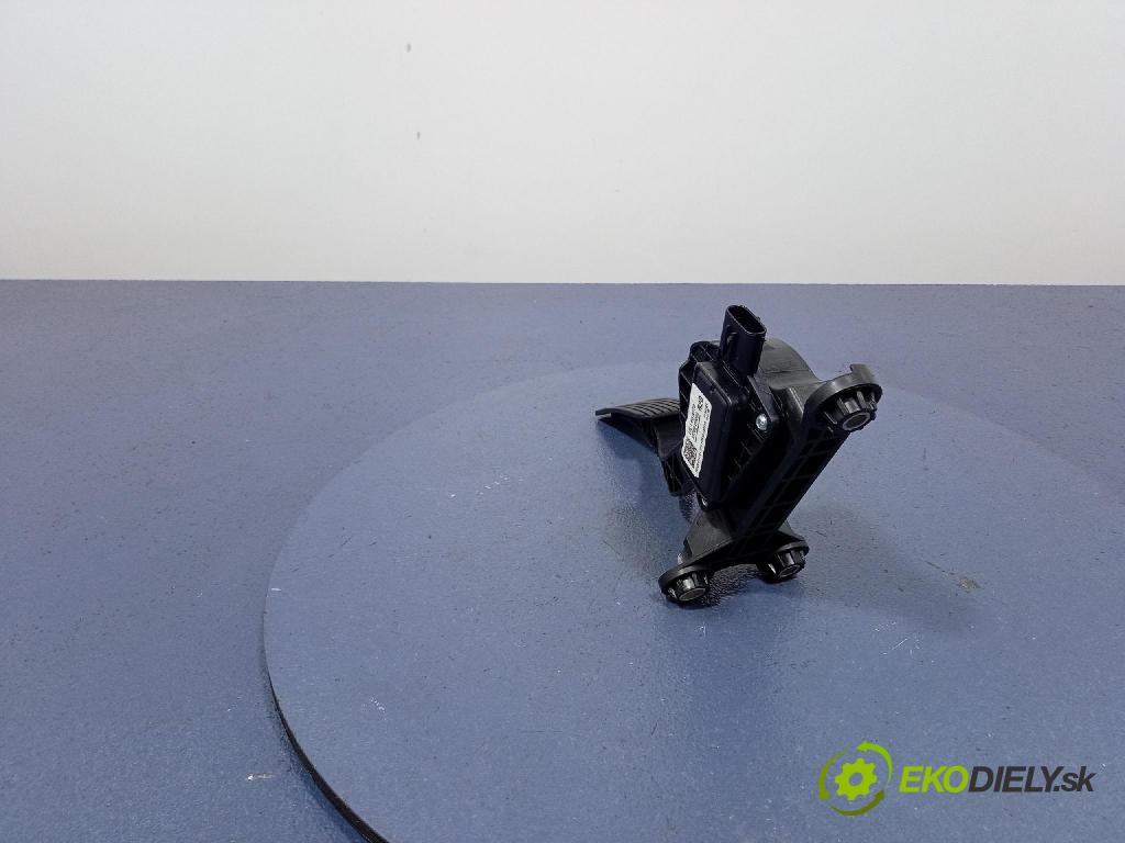 Kia Xceed 2025 pedal Plyn: 32700-G4200