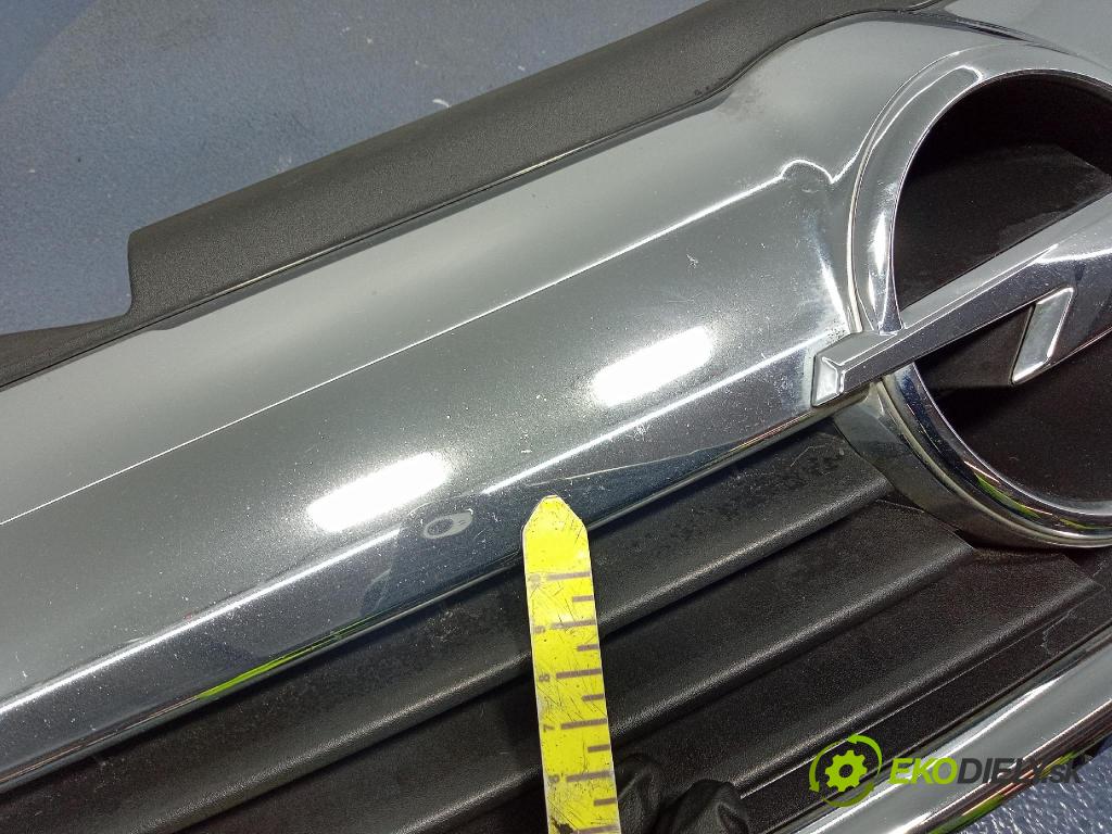 Opel Zafira 2006 miežka / Gril: 13136136