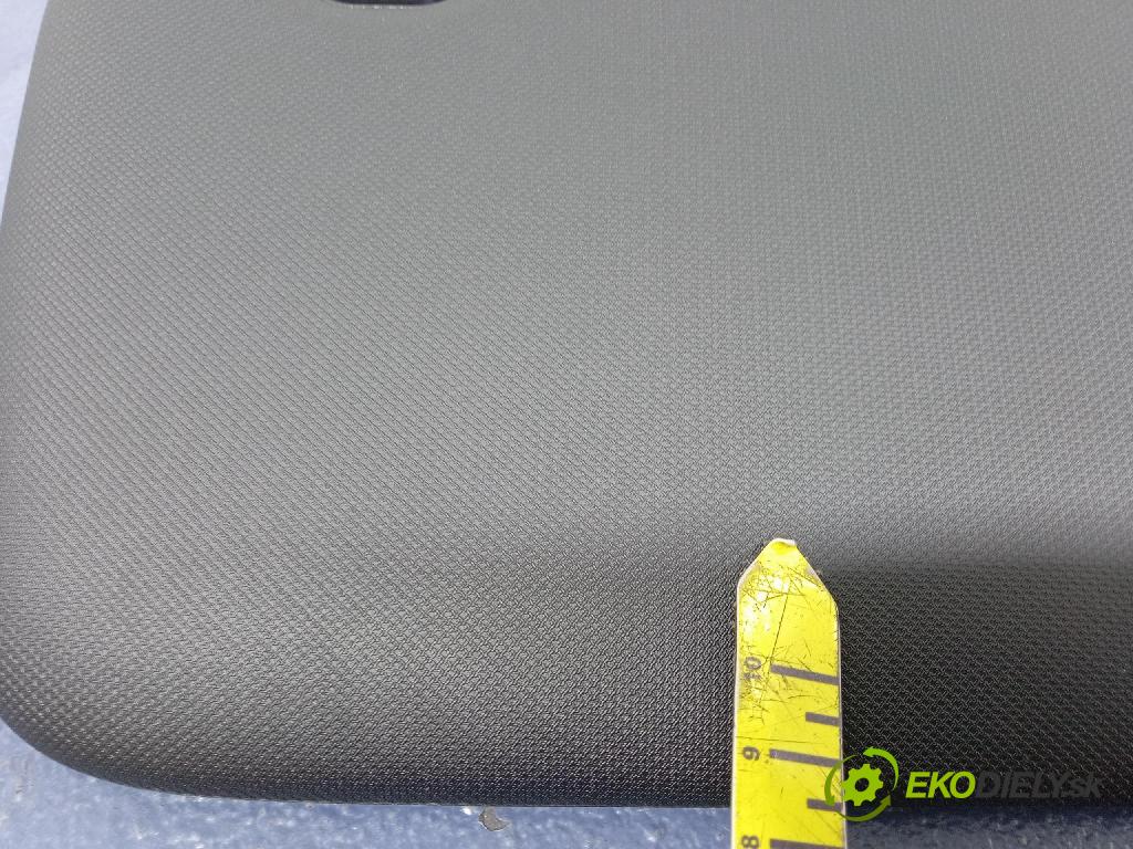 Kia Xceed 2025 kryt slnečná clona 01