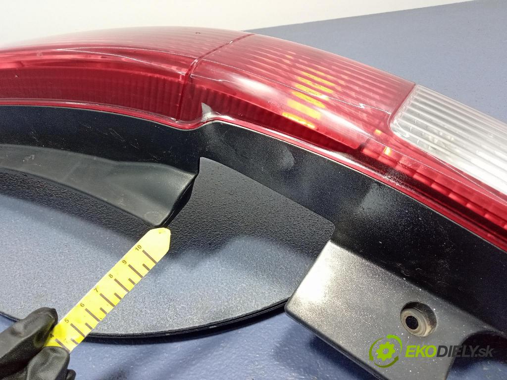 Honda Cr-v 2002 svetlo / reflektor zad Prava: Vonkajsia: 2VP238014-02