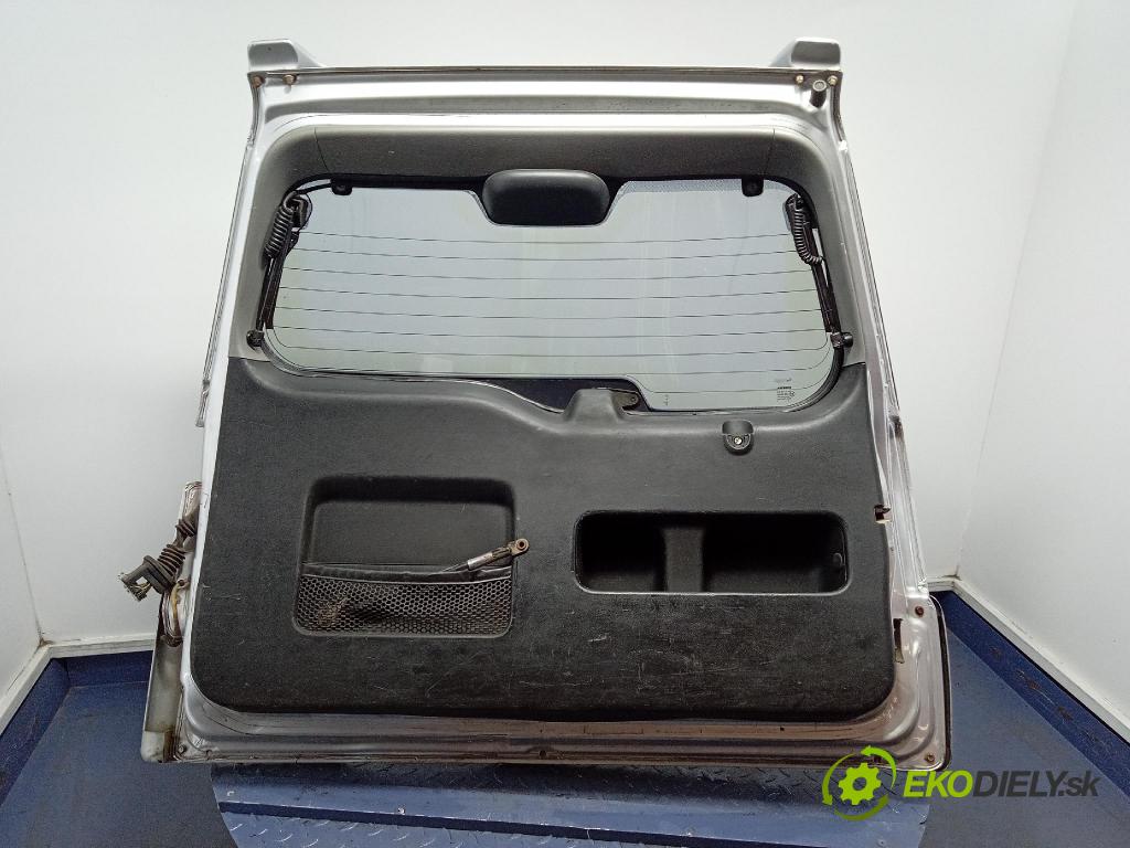 Honda Cr-v 2002 zadna dveře kufra: kufra: 01