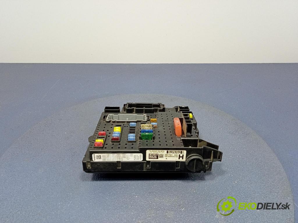 Volvo XC90 2006 skrinka Poistky: 30728512
