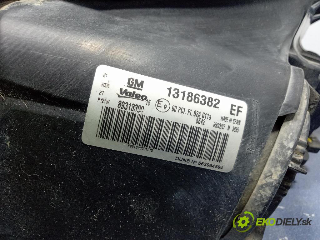 Opel Corsa 2007 Reflektor: v pravo: 13186382