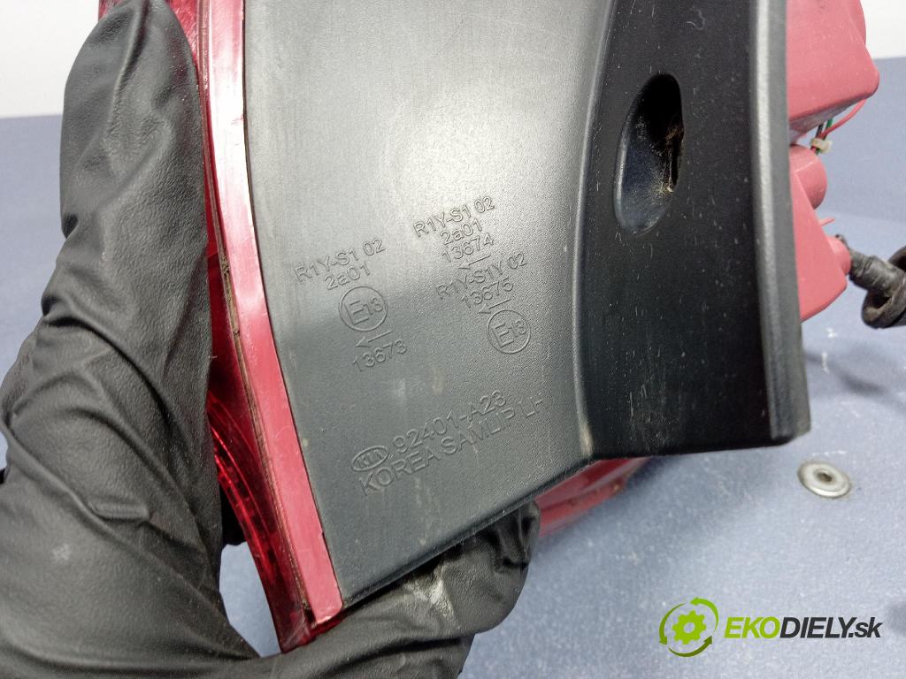 Kia Ceed 2014 svetlo / reflektor zad Prava: Vonkajsia: 92401-A23