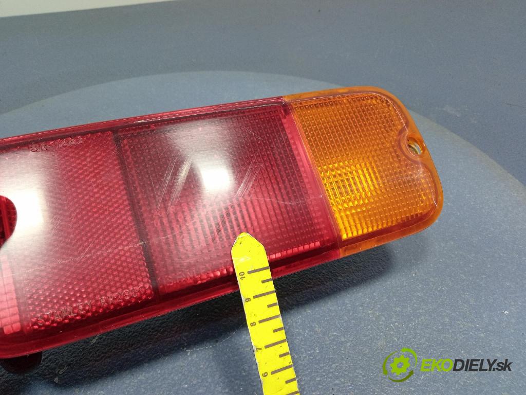Suzuki Vitara 2003 svetlo / reflektor zad Prava: Vonkajsia: