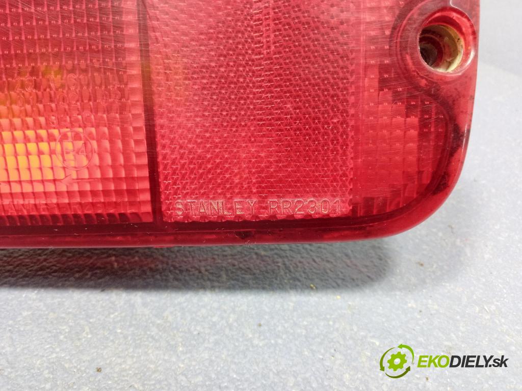 Suzuki Vitara 2003 svetlo / reflektor zad ľavá Vnútri: