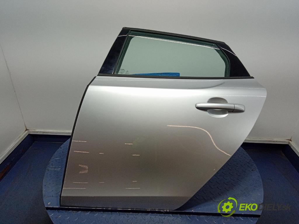 Volvo V40 2016 dvere zad Vľavo: