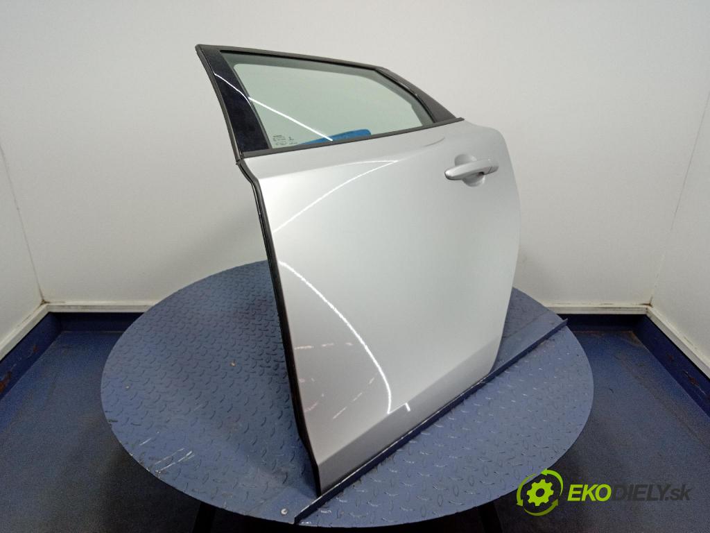 Volvo V40 2016 dvere zad Vľavo: