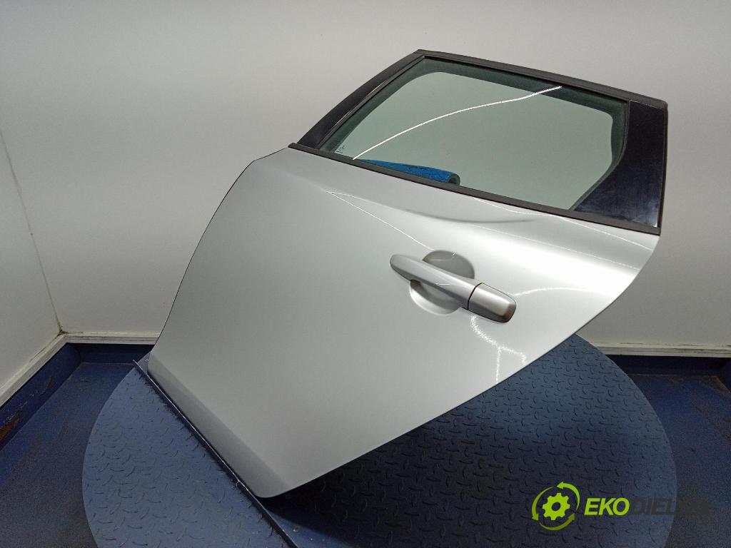 Volvo V40 2016 dvere zad Vľavo: