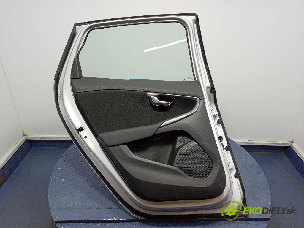 Volvo V40 2016 dvere zad Vľavo: