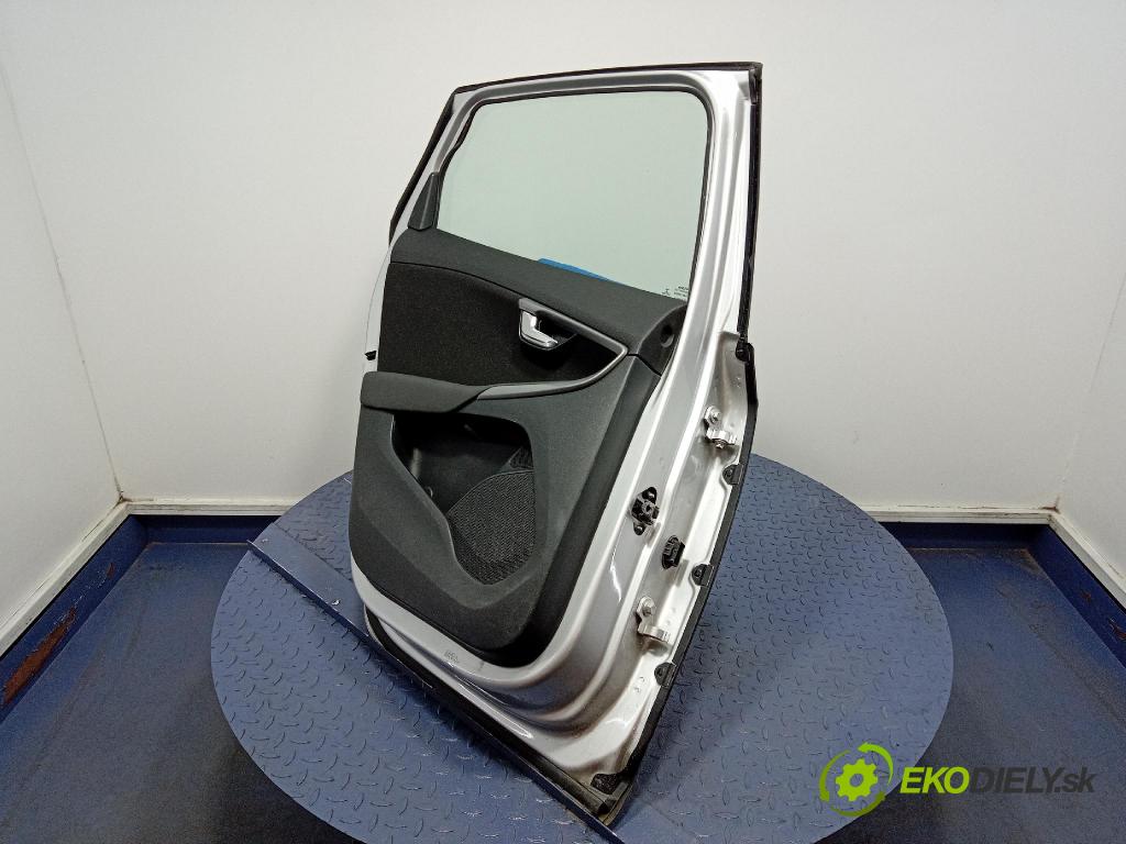 Volvo V40 2016 dvere zad Vľavo: