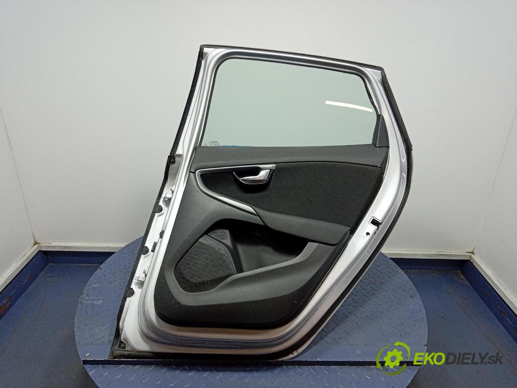 Volvo V40 2016 dvere zad pravé
